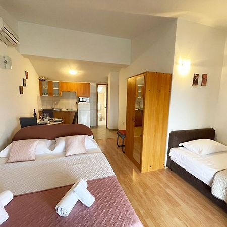 Apartments Mira Sukošan 外观 照片