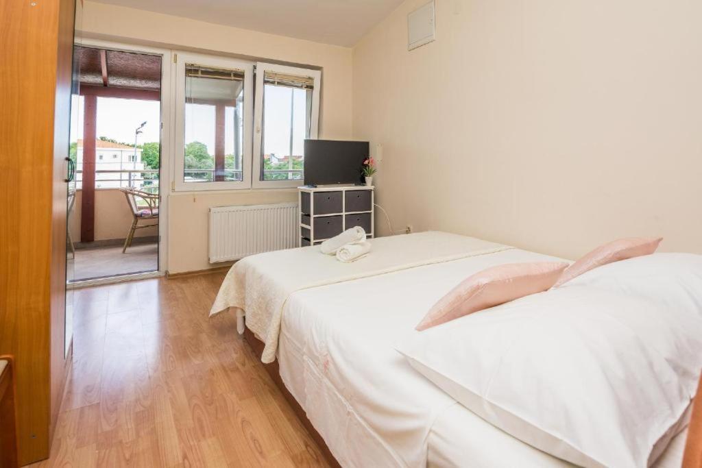 Apartments Mira Sukošan 外观 照片