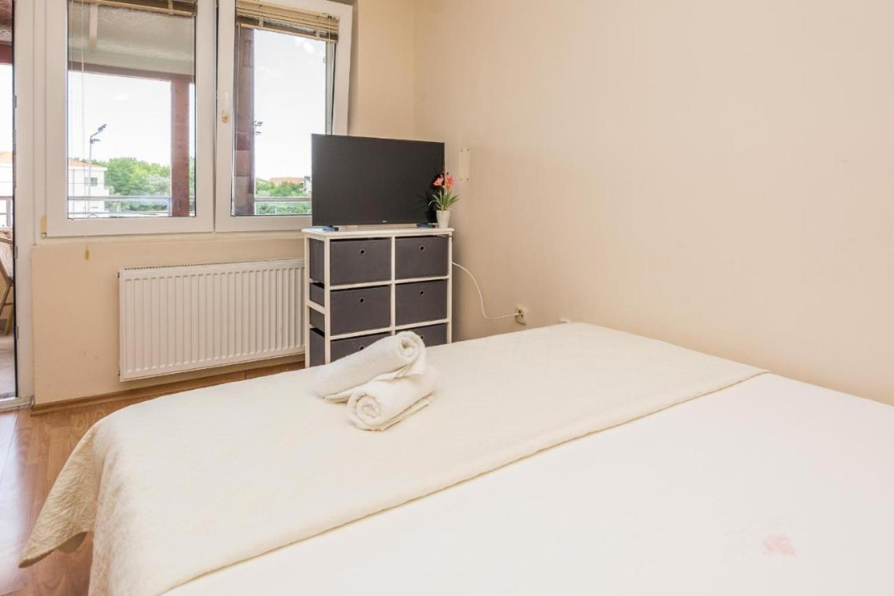 Apartments Mira Sukošan 外观 照片